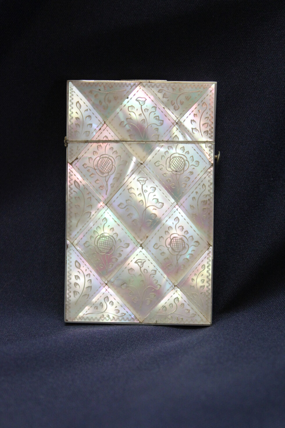 Ladies engraved Mother-of-pearl card case