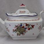 New Hall teapot decorated with Yellow Shell pattern - pattern 1045