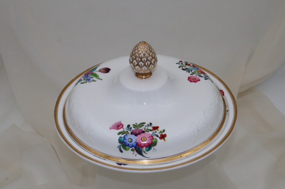 Spode hand painted and gilded vegetable tureen