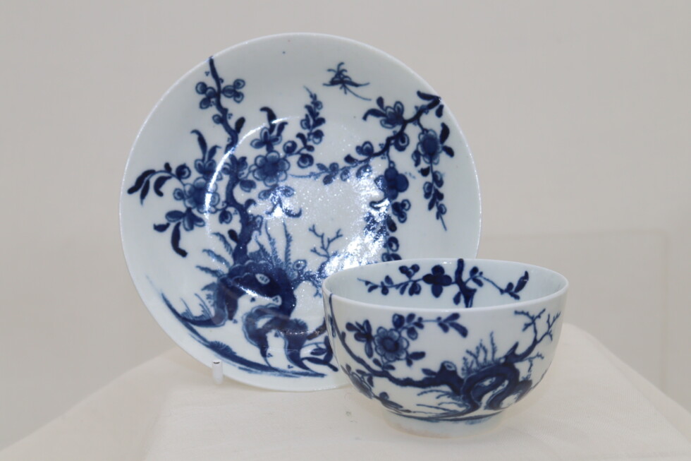 First period Worcester tea bowl & saucer Prunus Root pattern
