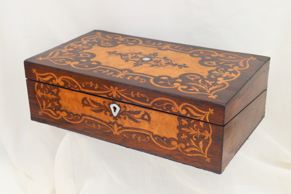 Writing box veneered with rosewood and maple